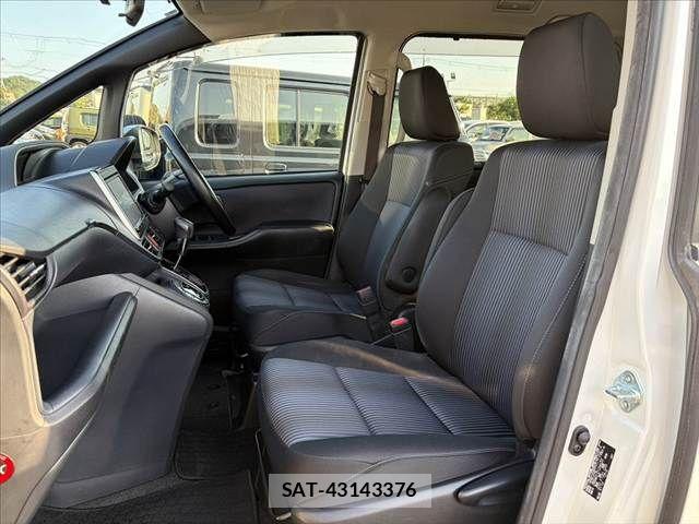 Toyota VOXY 2015-04 8210949-16