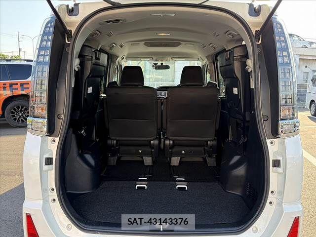 Toyota VOXY 2015-04 8210949-20