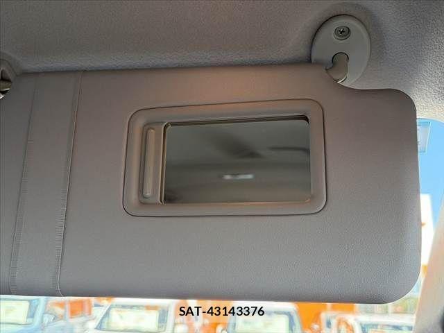 Toyota VOXY 2015-04 8210949-23