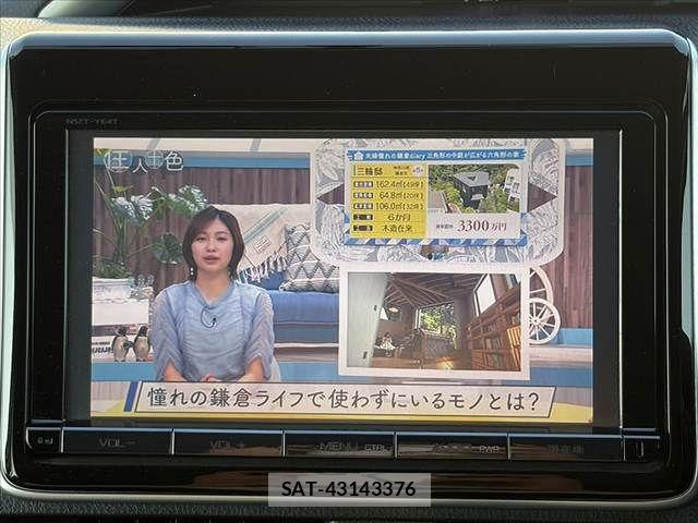 Toyota VOXY 2015-04 8210949-24