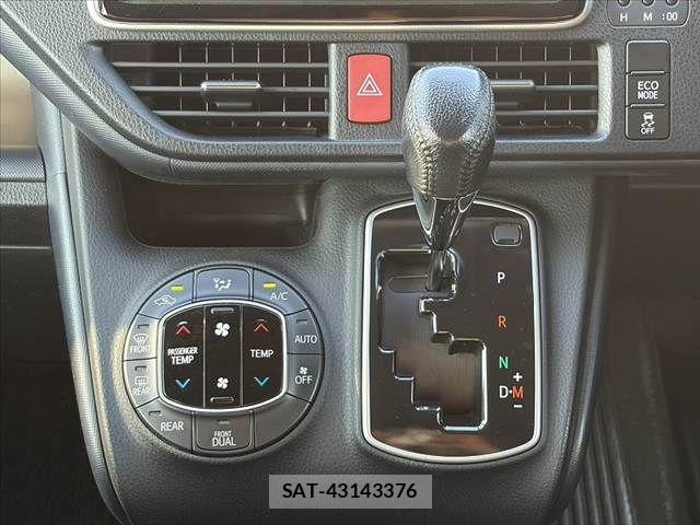 Toyota VOXY 2015-04 8210949-25