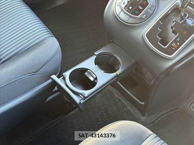 Toyota VOXY 2015-04 8210949-26