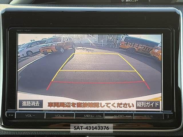 Toyota VOXY 2015-04 8210949-2