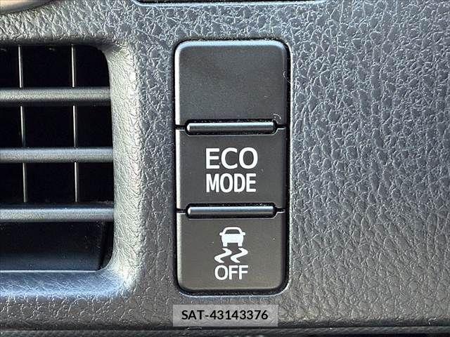 Toyota VOXY 2015-04 8210949-29