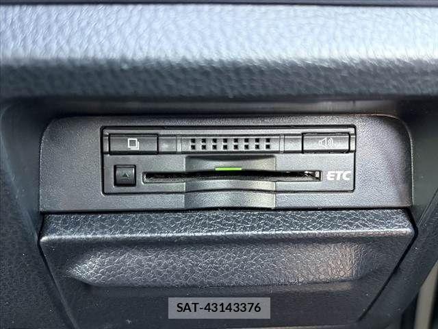 Toyota VOXY 2015-04 8210949-5