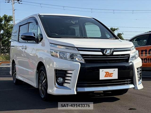 Toyota VOXY 2015-04 8210949-7