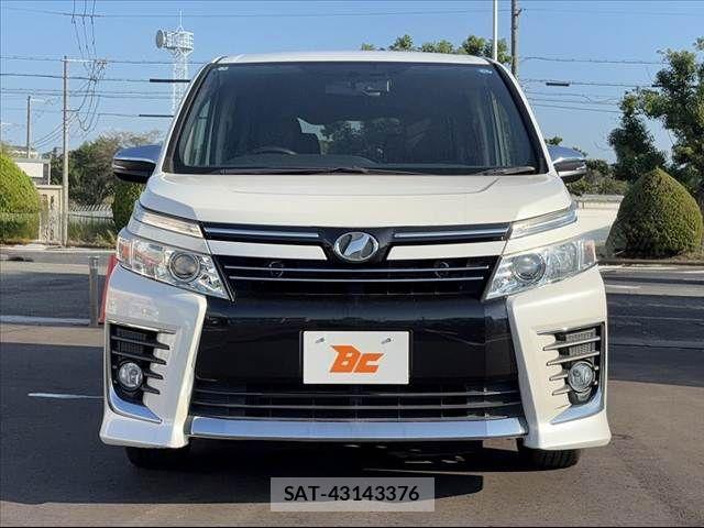 Toyota VOXY 2015-04 8210949-8