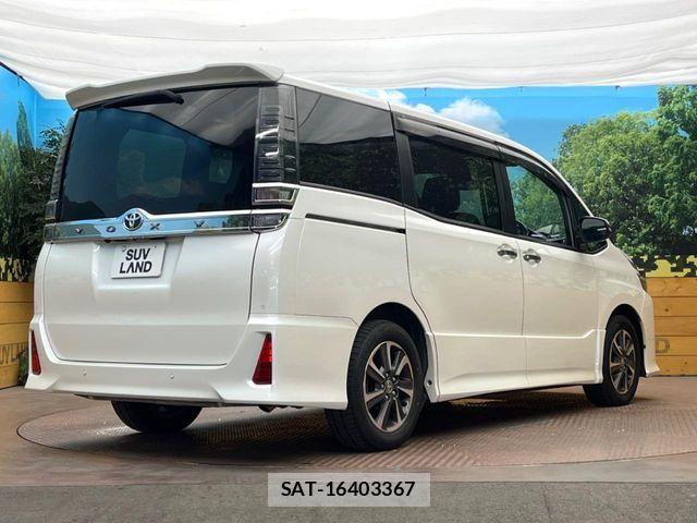 Toyota VOXY 2020-11 8210915-17