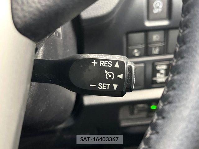 Toyota VOXY 2020-11 8210915-6