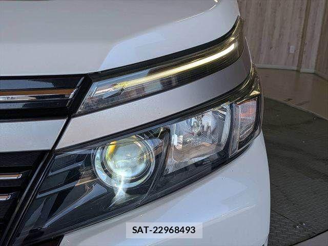 Toyota VOXY 2016-10 8210948-11