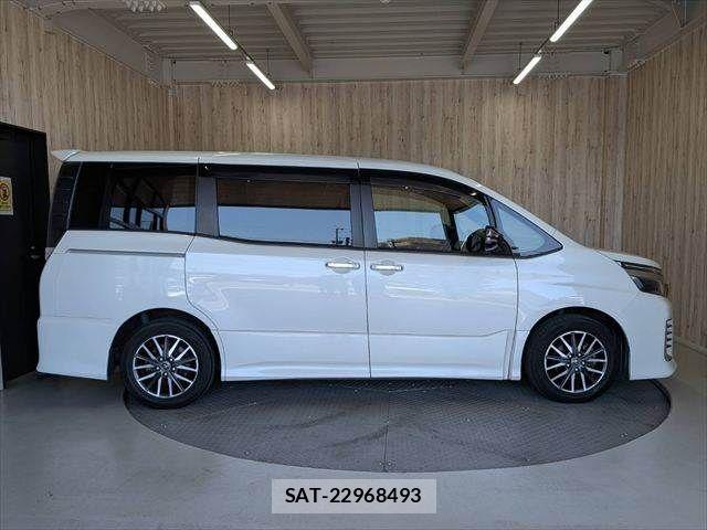 Toyota VOXY 2016-10 8210948-16