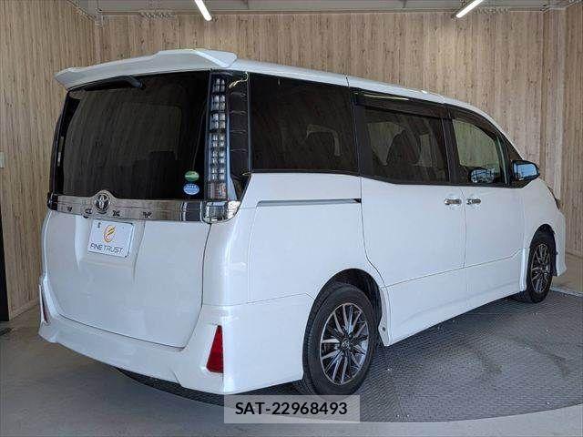Toyota VOXY 2016-10 8210948-18
