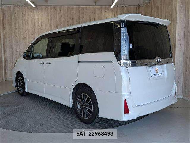 Toyota VOXY 2016-10 8210948-19