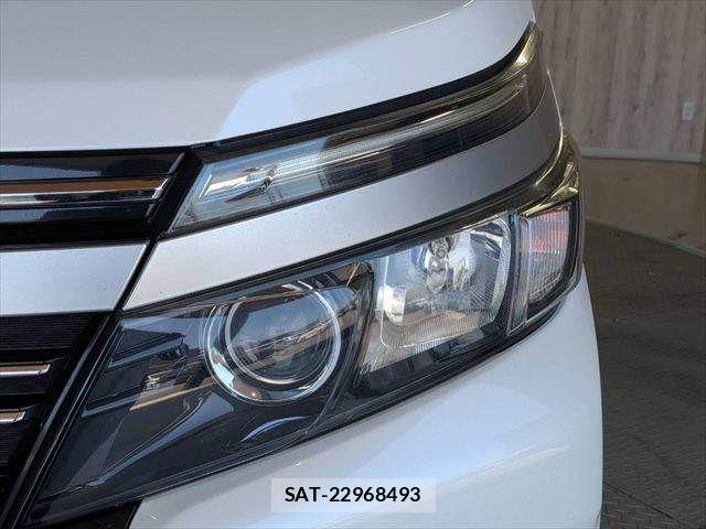 Toyota VOXY 2016-10 8210948-21