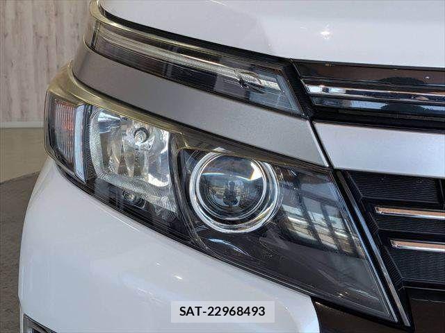 Toyota VOXY 2016-10 8210948-23