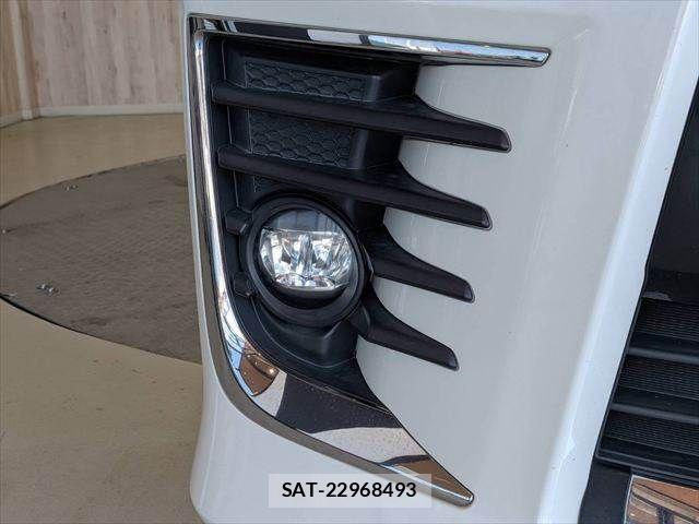 Toyota VOXY 2016-10 8210948-24
