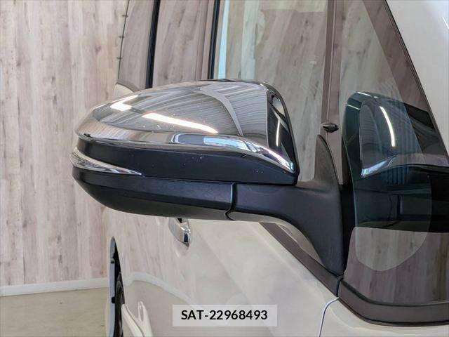 Toyota VOXY 2016-10 8210948-26