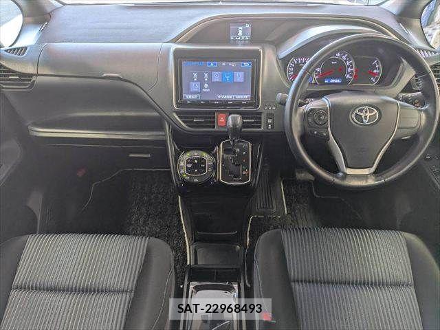 Toyota VOXY 2016-10 8210948-2