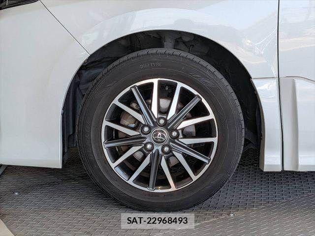 Toyota VOXY 2016-10 8210948-29