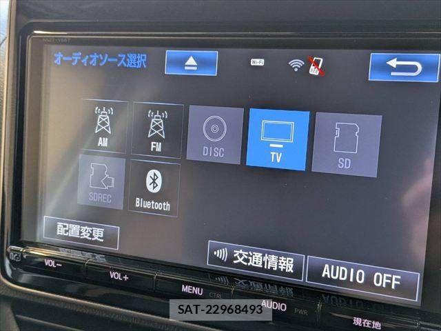 Toyota VOXY 2016-10 8210948-3