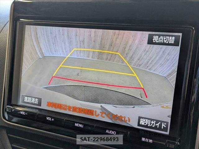 Toyota VOXY 2016-10 8210948-4