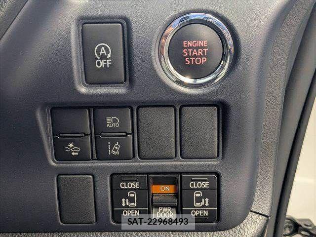 Toyota VOXY 2016-10 8210948-5