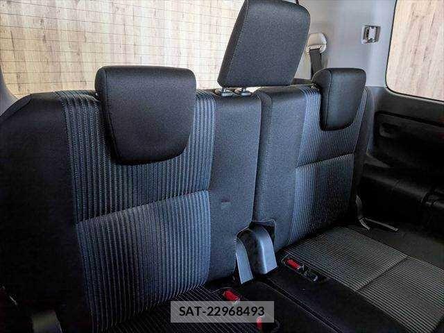 Toyota VOXY 2016-10 8210948-8
