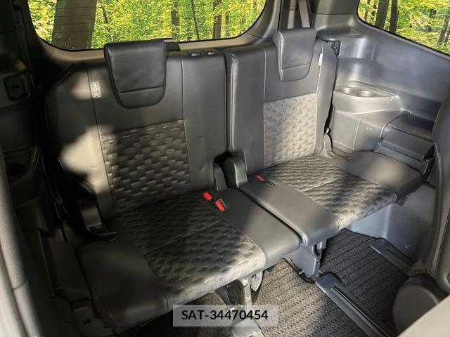 Toyota VOXY 2023-09 8210902-9
