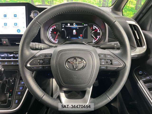 Toyota VOXY 2023-09 8210902-11