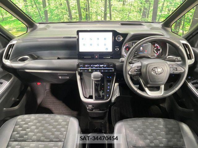 Toyota VOXY 2023-09 8210902-1