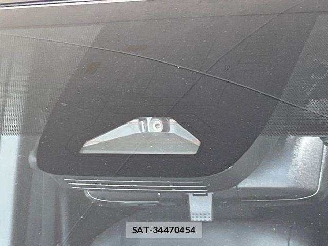Toyota VOXY 2023-09 8210902-5