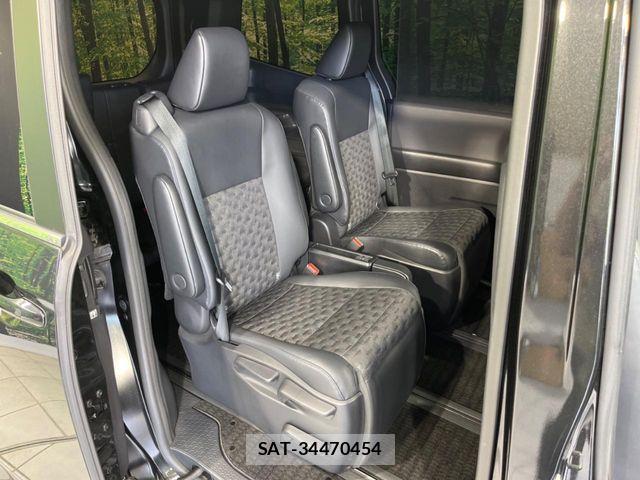 Toyota VOXY 2023-09 8210902-8