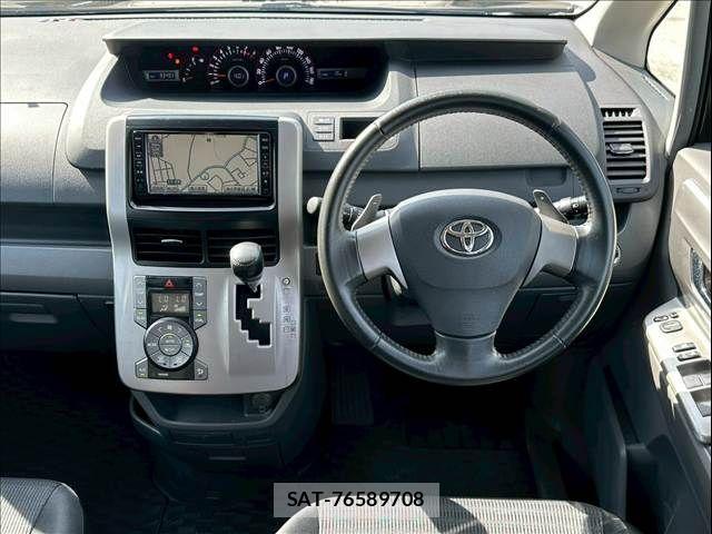 Toyota VOXY 2008-11 8210955-12
