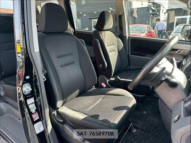 Toyota VOXY 2008-11 8210955-13