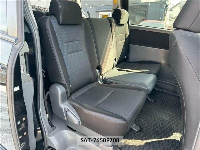 Toyota VOXY 2008-11 8210955-15