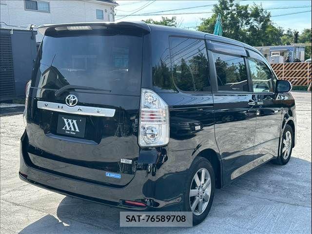 Toyota VOXY 2008-11 8210955-1