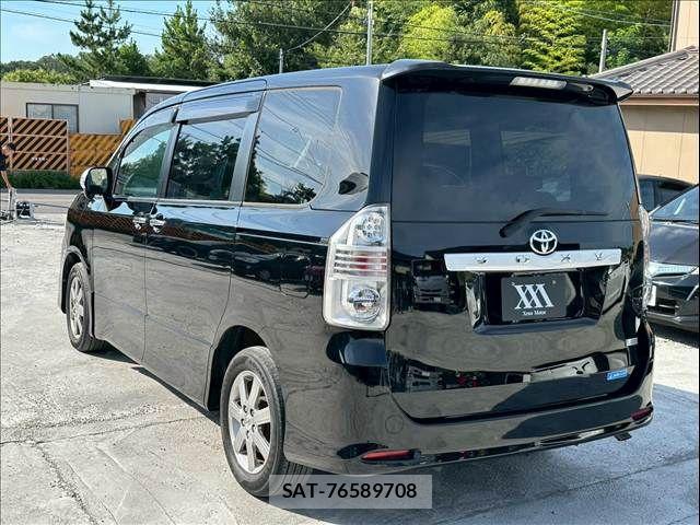 Toyota VOXY 2008-11 8210955-2