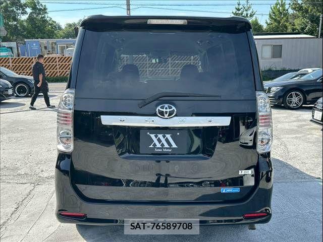 Toyota VOXY 2008-11 8210955-3