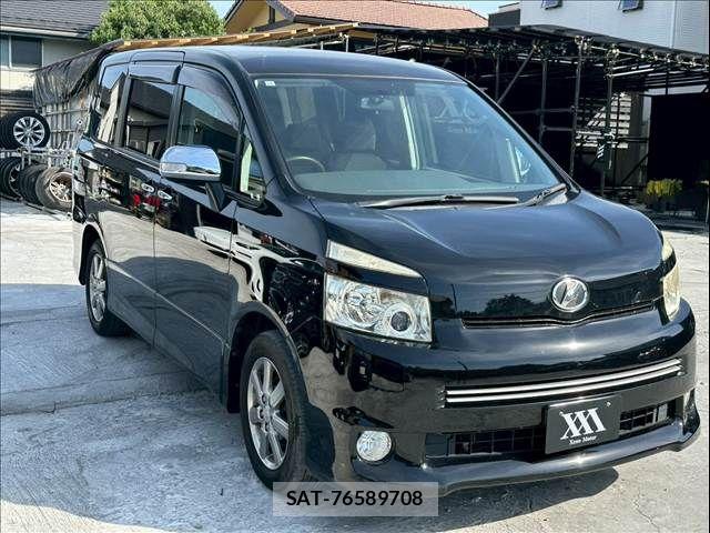 Toyota VOXY 2008-11 8210955-5