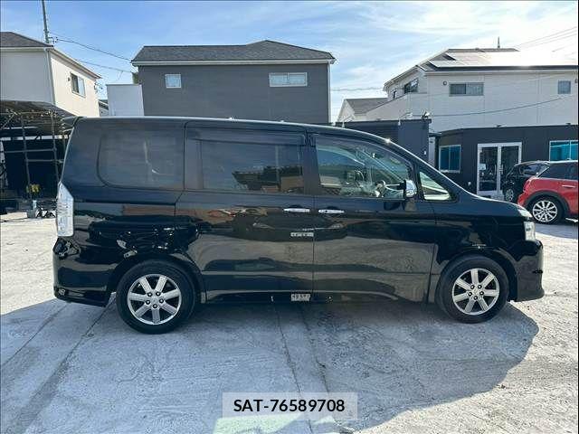 Toyota VOXY 2008-11 8210955-8