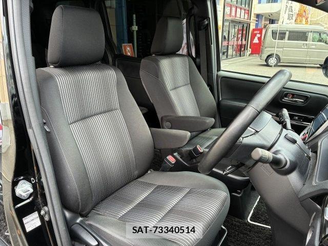 Toyota VOXY 2019-07 8210926-9
