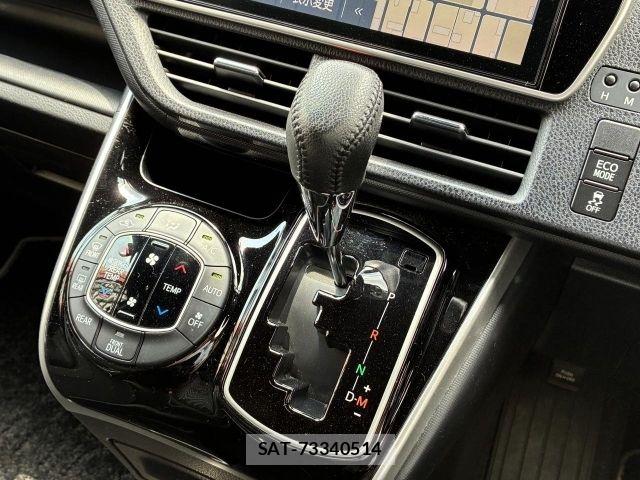 Toyota VOXY 2019-07 8210926-15