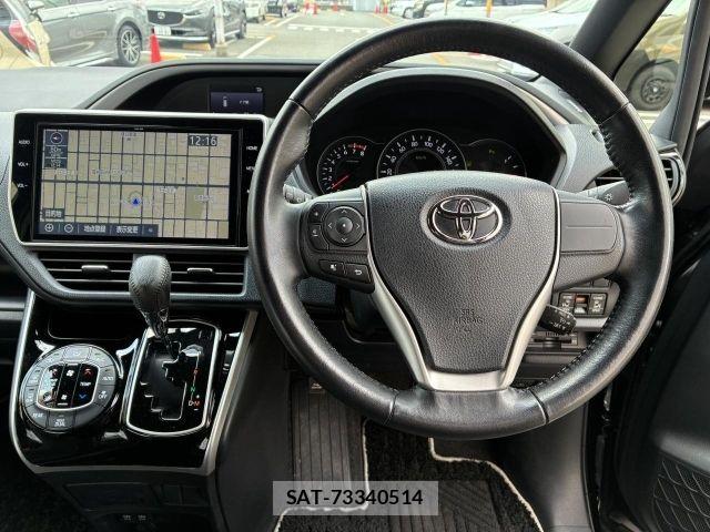 Toyota VOXY 2019-07 8210926-1