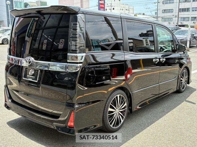 Toyota VOXY 2019-07 8210926-2