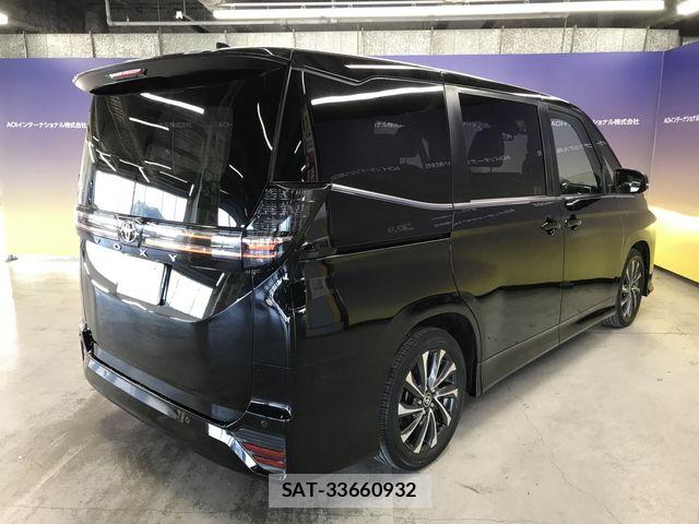 Toyota VOXY 2022-03 8210906-9