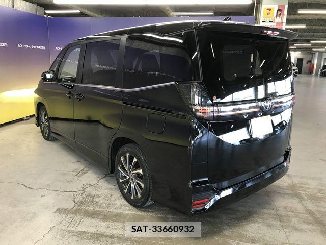Toyota VOXY 2022-03 8210906-10