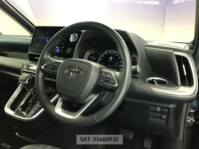 Toyota VOXY 2022-03 8210906-11