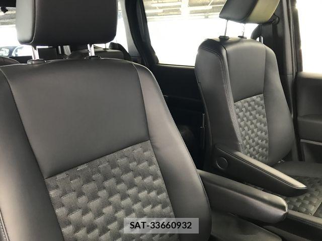 Toyota VOXY 2022-03 8210906-12