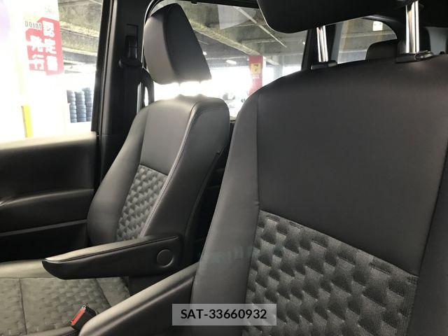 Toyota VOXY 2022-03 8210906-14