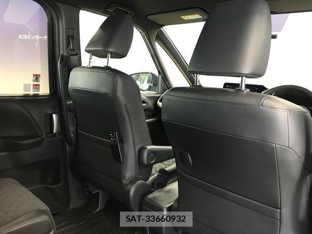 Toyota VOXY 2022-03 8210906-15